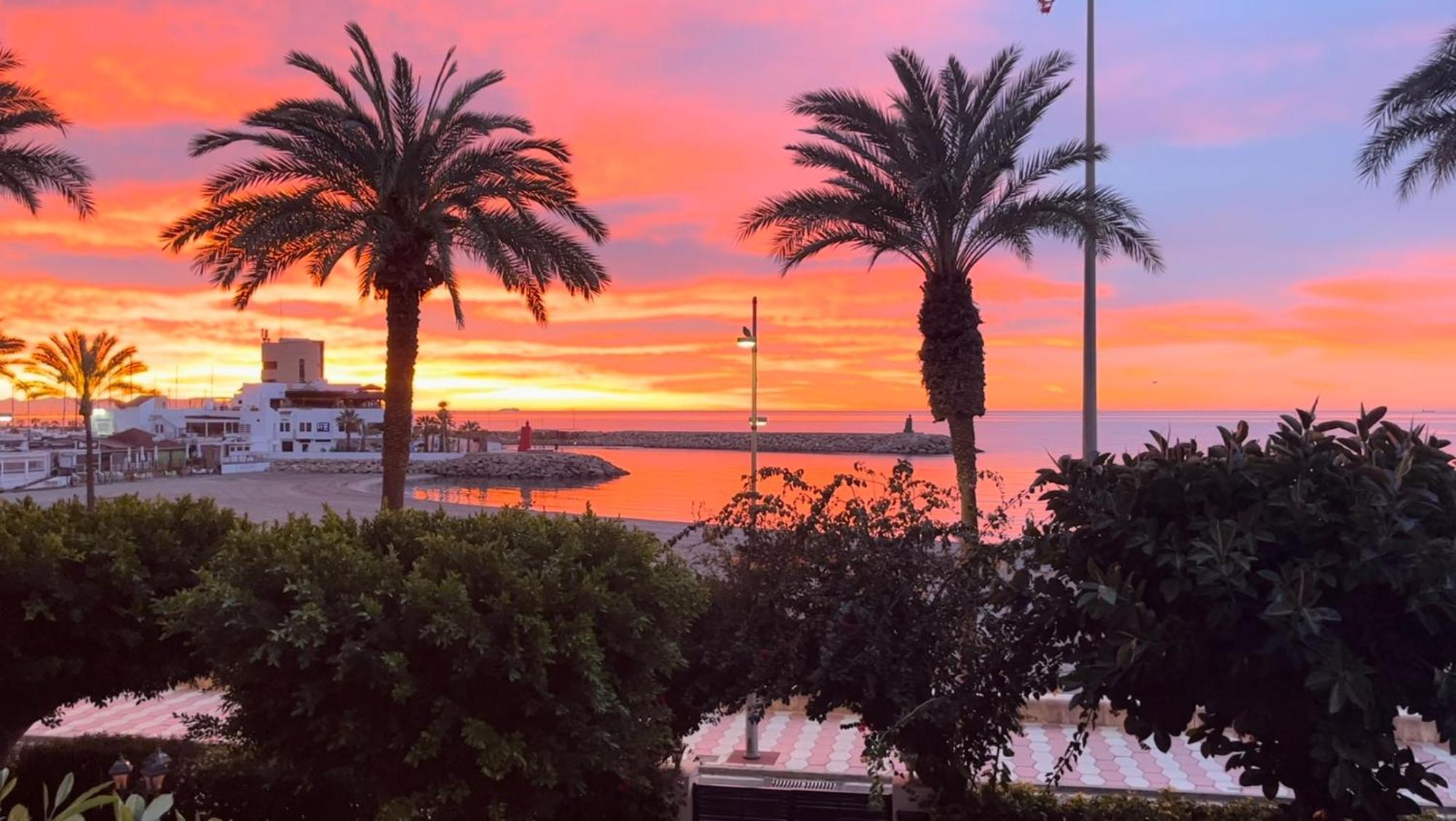 Brisas Del Mar Mediterraneo Агуадулсе Екстериор снимка